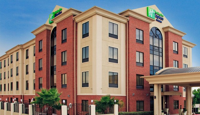 Holiday Inn Express Hotel & Suites La Porte, an IHG Hotel
