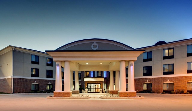 Holiday Inn Express Hotel & Suites Peru - Lasalle Area by IHG
