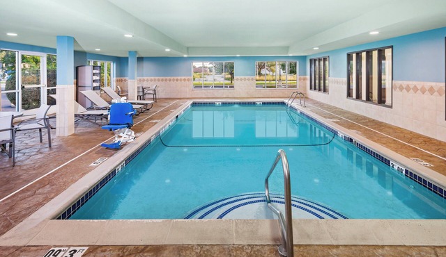 Holiday Inn Express Hotel & Suites Chicago South Lansing by IHG