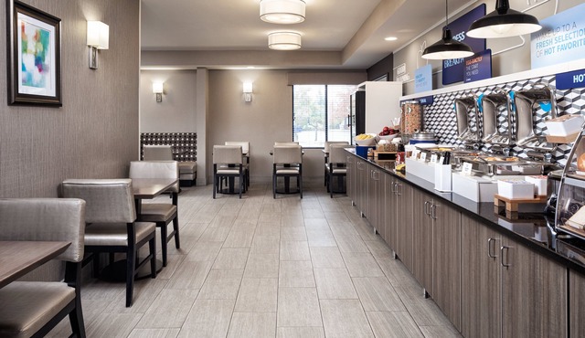 Holiday Inn Express Hotel & Suites Minneapolis-Minnetonka by IHG