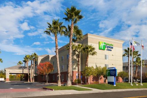 Holiday Inn Express Hotel & Suites Vacaville by IHG