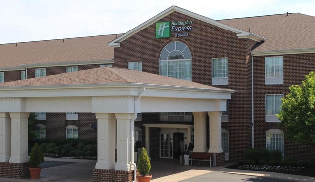 Holiday Inn Express Hotel & Suites Warrenton by IHG