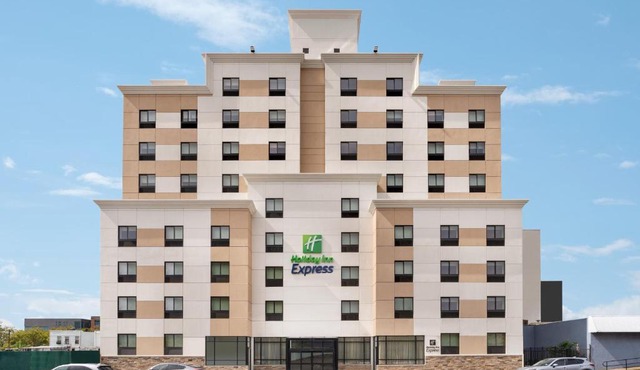 Holiday Inn Express - Jamaica - JFK AirTrain - NYC by IHG