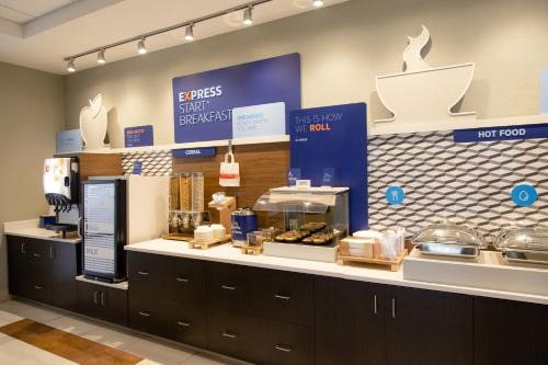 Holiday Inn Express Marshfield - Springfield Area by IHG