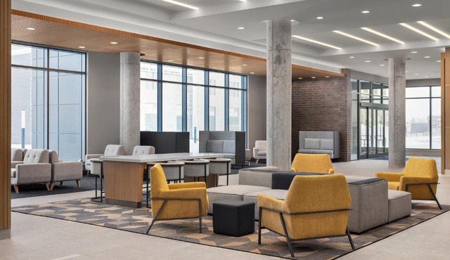 Holiday Inn Express Montreal Airport - St-Laurent by IHG