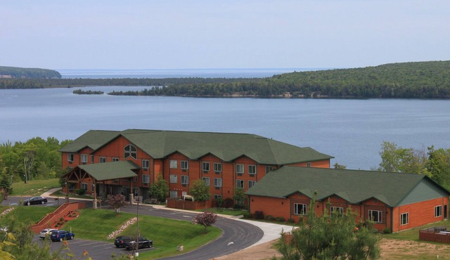 Holiday Inn Express Munising-Lakeview by IHG