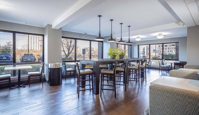 Holiday Inn Express Newark Airport Elizabeth by IHG