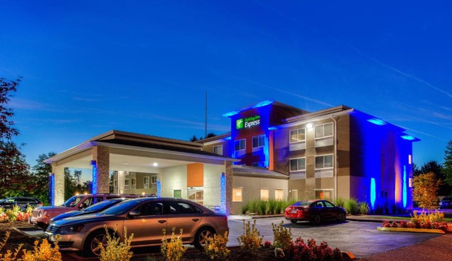 Holiday Inn Express Newberg - Wine Country by IHG