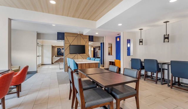 Holiday Inn Express Pittsburgh East - Mall Area by IHG