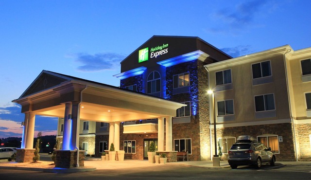 Holiday Inn Express & Suites Belle Vernon by IHG