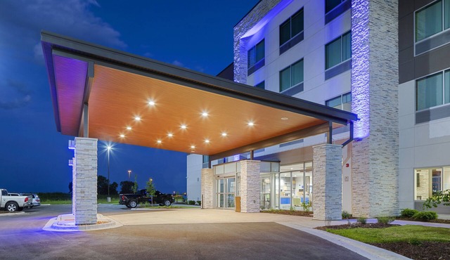 Holiday Inn Express & Suites Bourbonnais East - Bradley by IHG
