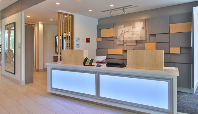 Holiday Inn Express & Suites Omaha Airport by IHG