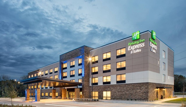 Holiday Inn Express & Suites East Peoria - Riverfront by IHG