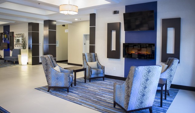 Holiday Inn Express & Suites Edwardsville by IHG