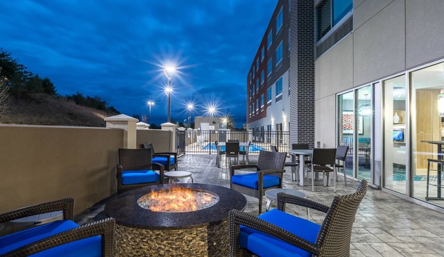 Holiday Inn Express & Suites Gainesville - Lake Lanier Area by IHG