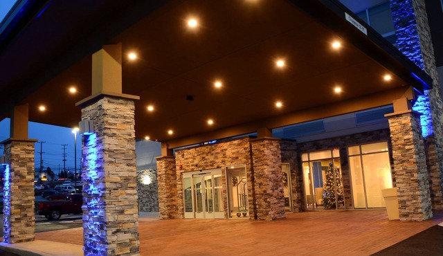 Holiday Inn Express & Suites Pittsburgh - Monroeville by IHG