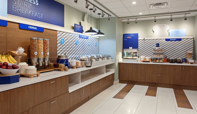 Holiday Inn Express & Suites San Antonio North - Windcrest by IHG