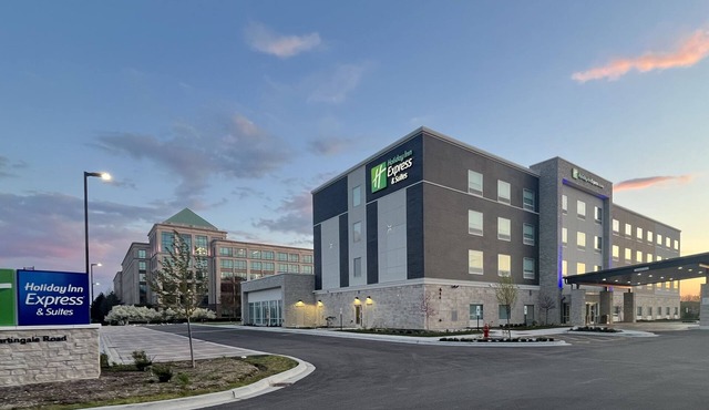 Holiday Inn Express & Suites Chicago Schaumburg by IHG