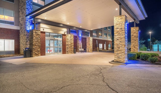 Holiday Inn Express & Suites Nashville North - Springfield by IHG