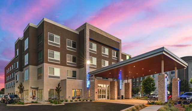 Holiday Inn Express & Suites Suisun City by IHG