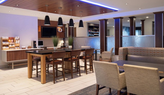 Holiday Inn Express Sheboygan-Kohler by IHG