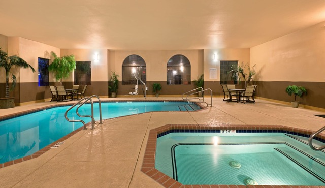 Holiday Inn Express Show Low by IHG