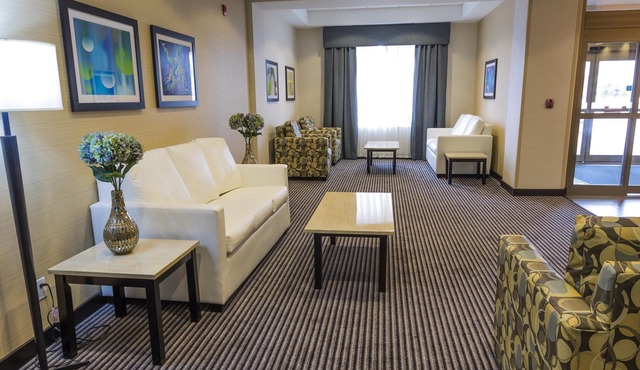 Holiday Inn Express & Suites Thunder Bay by IHG