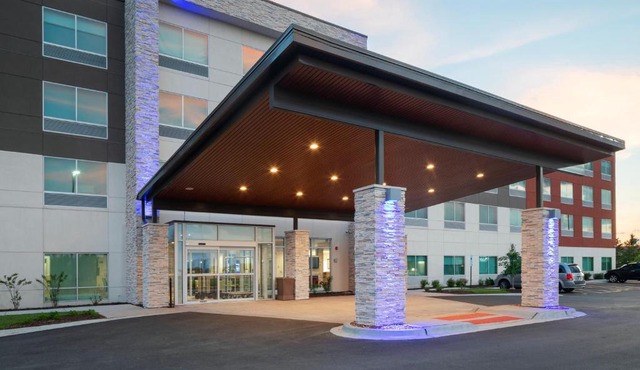 Holiday Inn Express & Suites - Bourbonnais East - Bradley by IHG