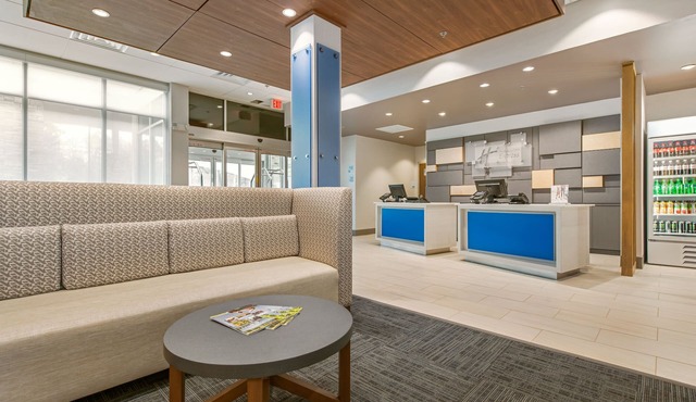 Holiday Inn Express & Suites Carrollton West by IHG