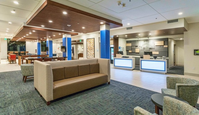 Holiday Inn Express & Suites Dodge City by IHG