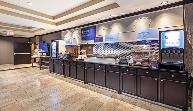 Holiday Inn Express & Suites Floresville by IHG