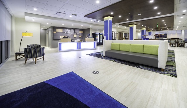 Holiday Inn Express & Suites Fort Myers Airport by IHG