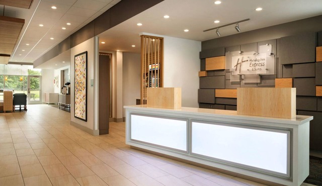 Holiday Inn Express & Suites Fort Wayne North by IHG