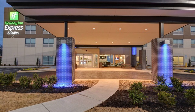 Holiday Inn Express & Suites Greenville - Taylors by IHG