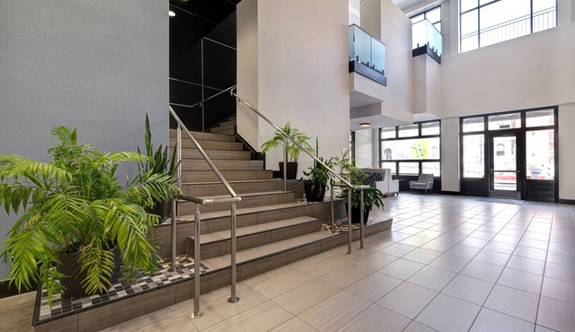 Holiday Inn Express & Suites Kansas City KU Medical Center by IHG
