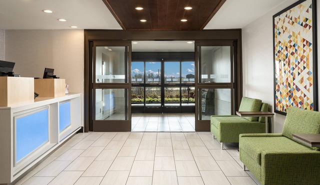 Holiday Inn Express & Suites Olive Branch by IHG