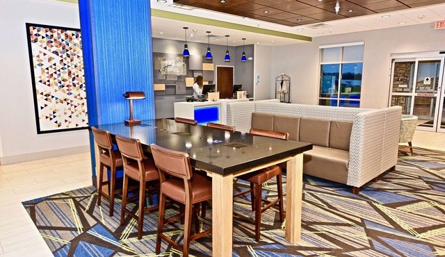 Holiday Inn Express & Suites Perryville by IHG