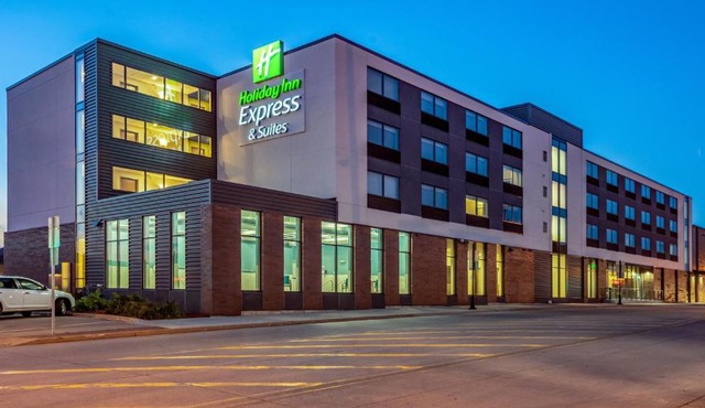 Holiday Inn Express & Suites Platteville by IHG