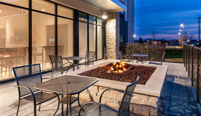 Holiday Inn Express & Suites Romeoville - Joliet North by IHG