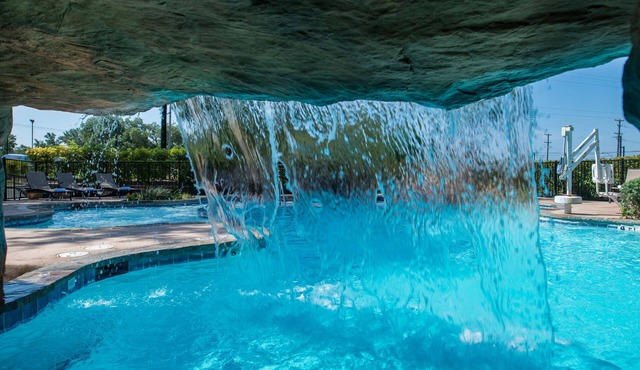Holiday Inn Express & Suites San Antonio Medical-Six Flags by IHG