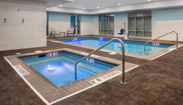 Holiday Inn Express & Suites Terre Haute by IHG