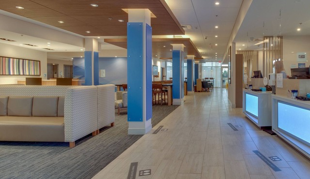 Holiday Inn Express & Suites Union City by IHG