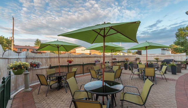 Holiday Inn Express & Suites Belleville by IHG