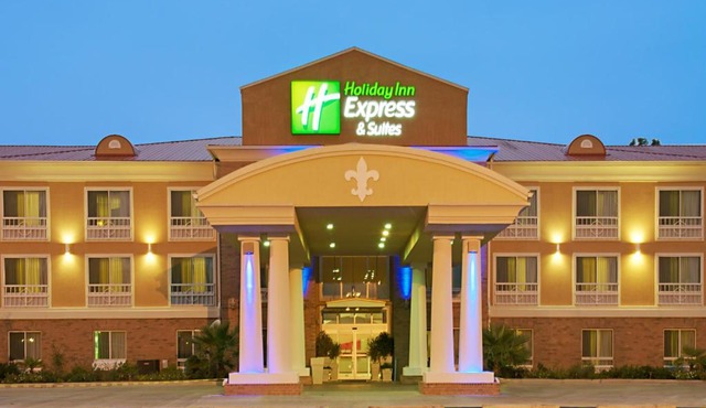 Holiday Inn Express & Suites Alexandria by IHG