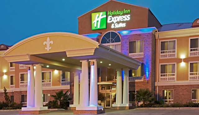 Holiday Inn Express & Suites Alexandria by IHG