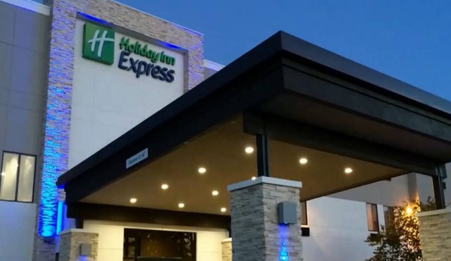 Holiday Inn Express & Suites Blackwell by IHG