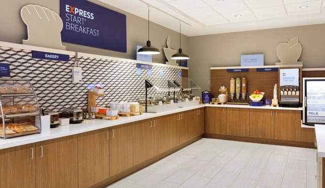 Holiday Inn Express & Suites Bridgeport by IHG