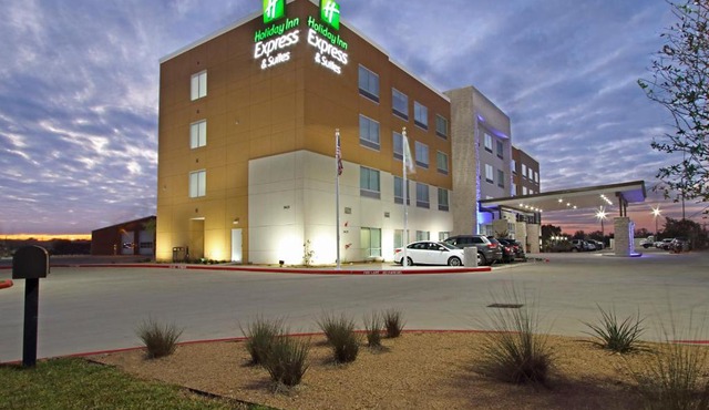Holiday Inn Express & Suites - Brookshire - Katy Freeway by IHG