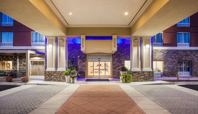 Holiday Inn Express & Suites Lexington Park-California by IHG