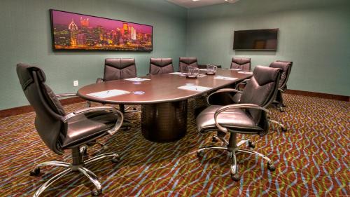 Holiday Inn Express & Suites Pittsburgh SW/Southpointe by IHG